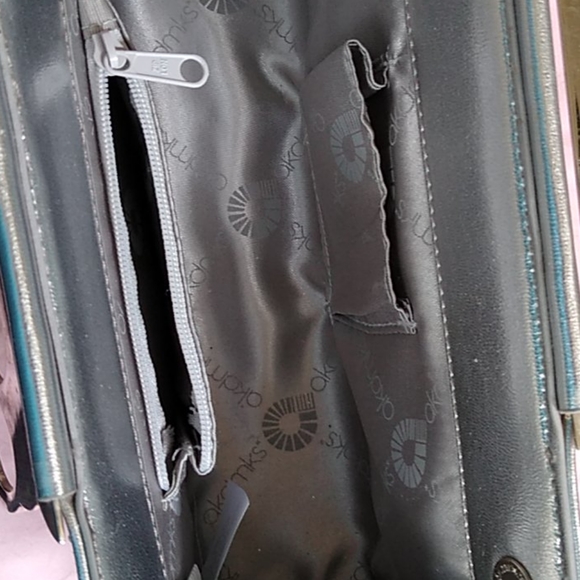 Akdmks Brass Knuckle Clutch - Picture 5 of 5